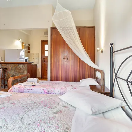 Castellos Bellos 6 * Marathias (Zakynthos)